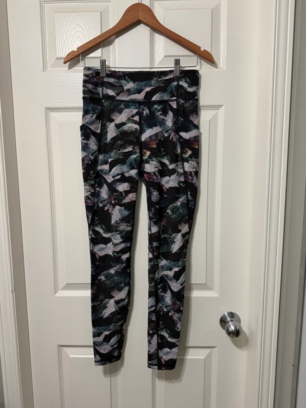 Lululemon athletica time to sweat tight leggings size 8 euc